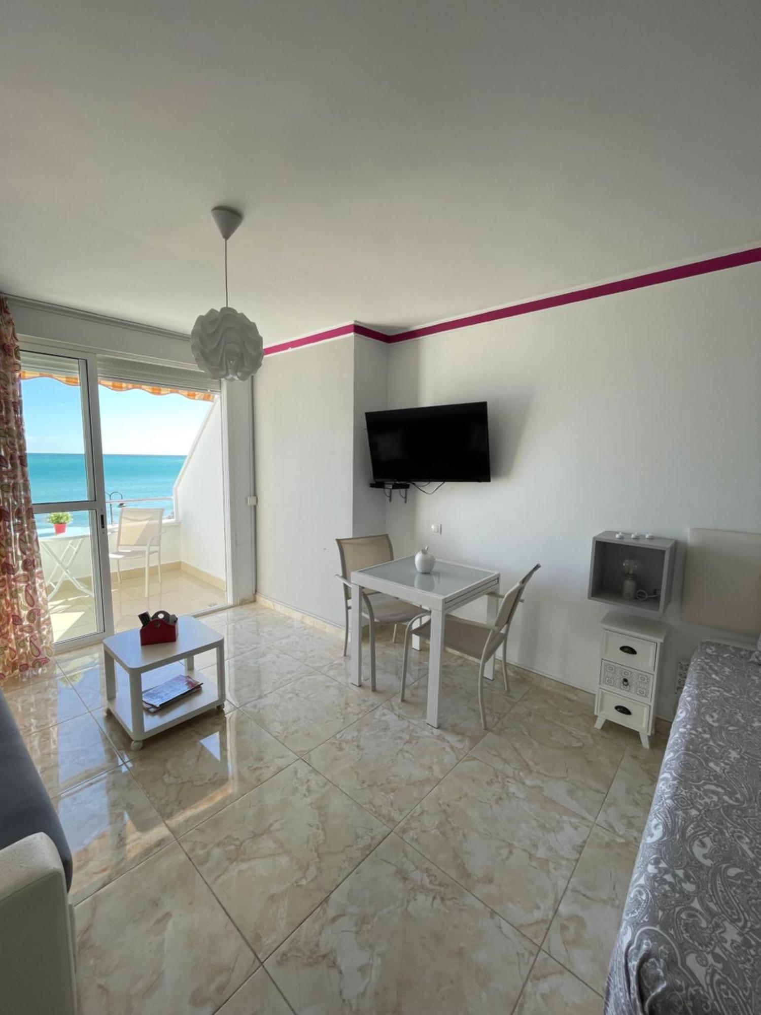 Roca Chica. Studio - First Line Beach Torremolinos Eksteriør bilde