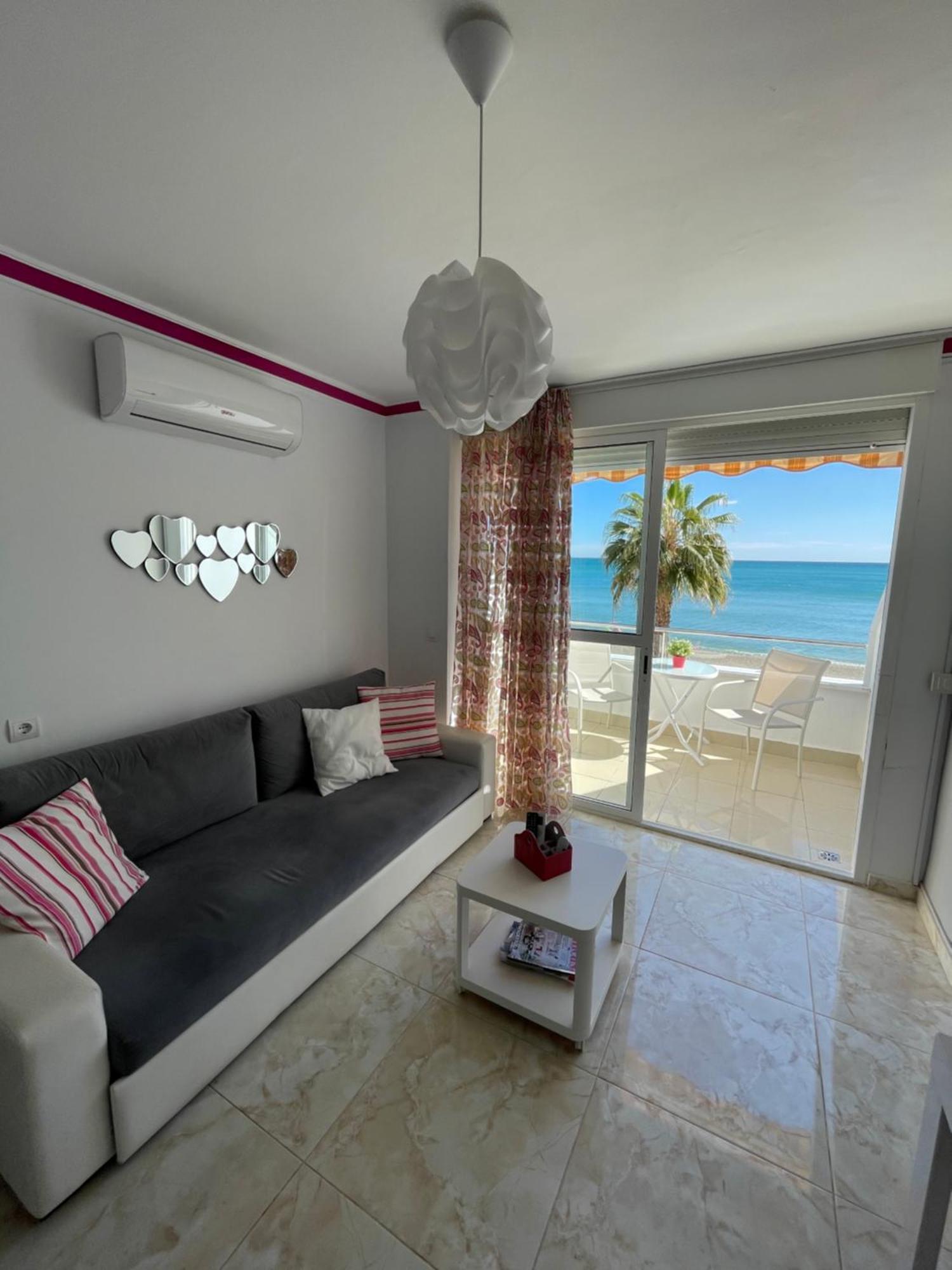Roca Chica. Studio - First Line Beach Torremolinos Eksteriør bilde