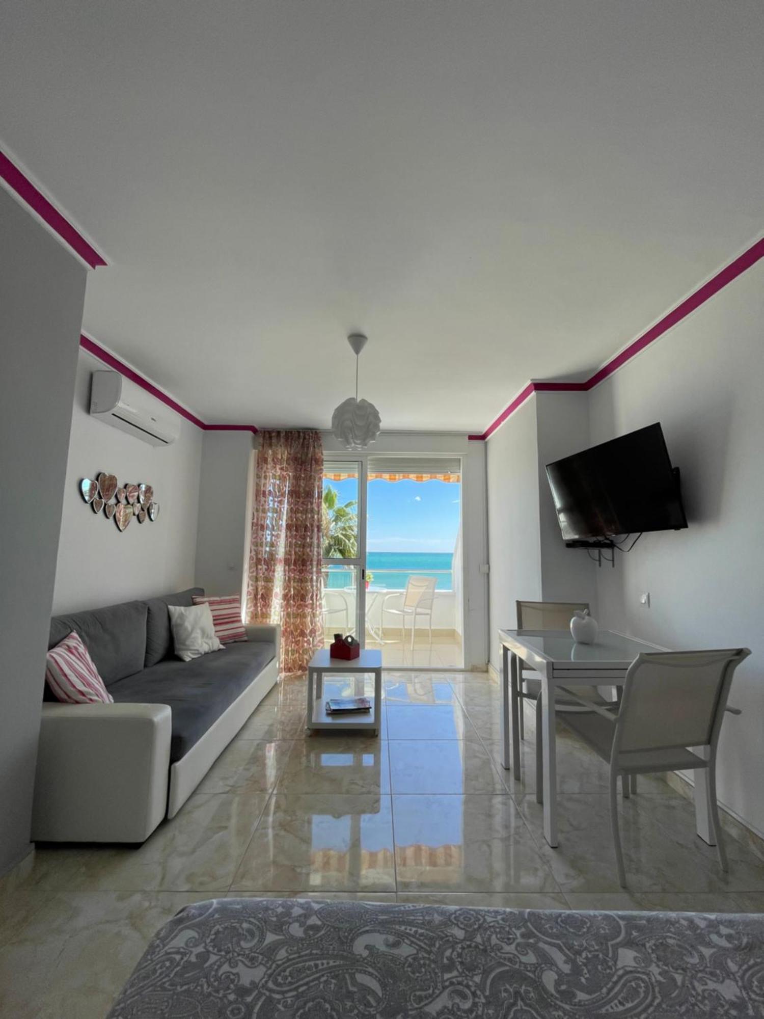 Roca Chica. Studio - First Line Beach Torremolinos Eksteriør bilde