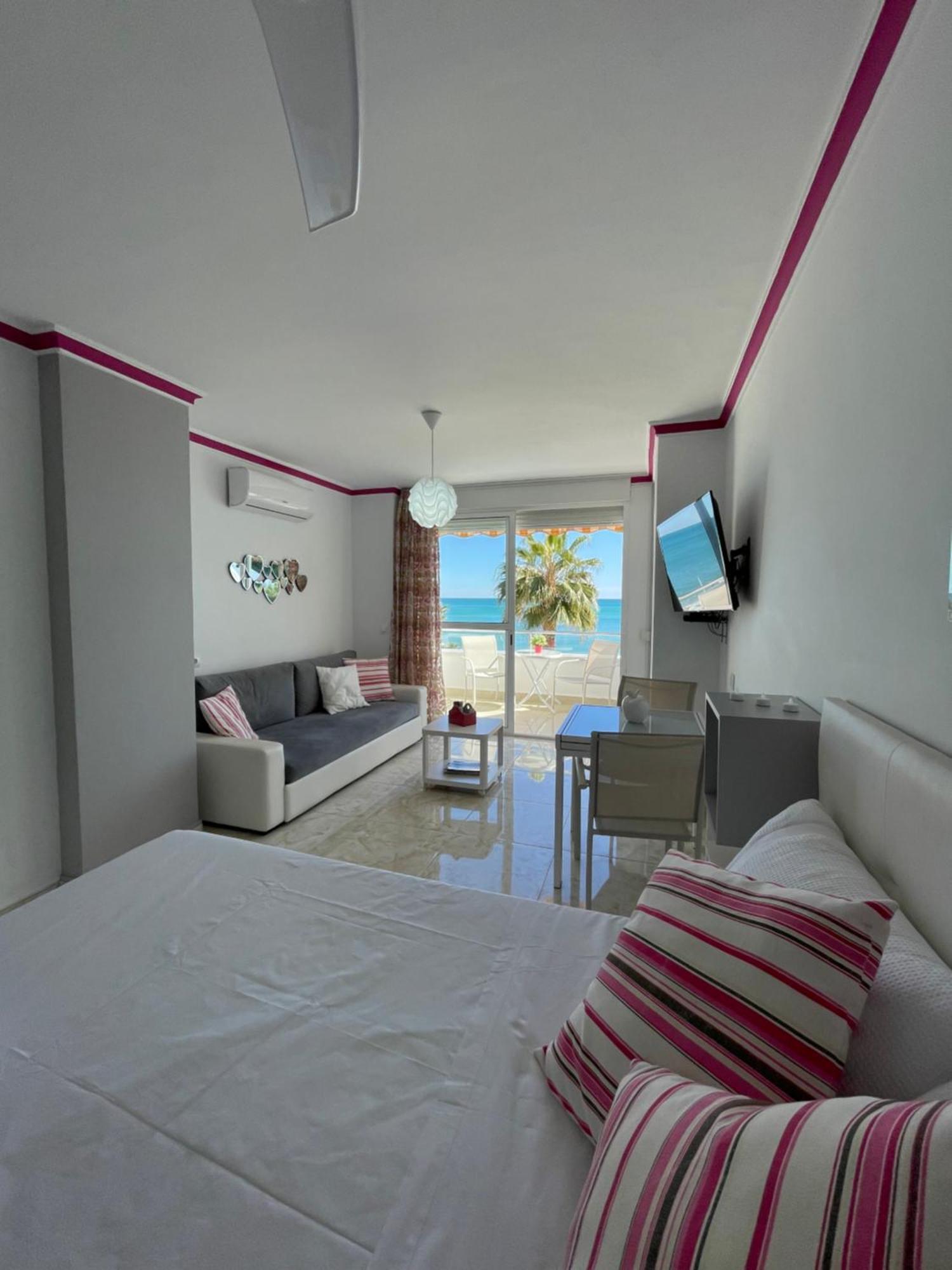 Roca Chica. Studio - First Line Beach Torremolinos Eksteriør bilde