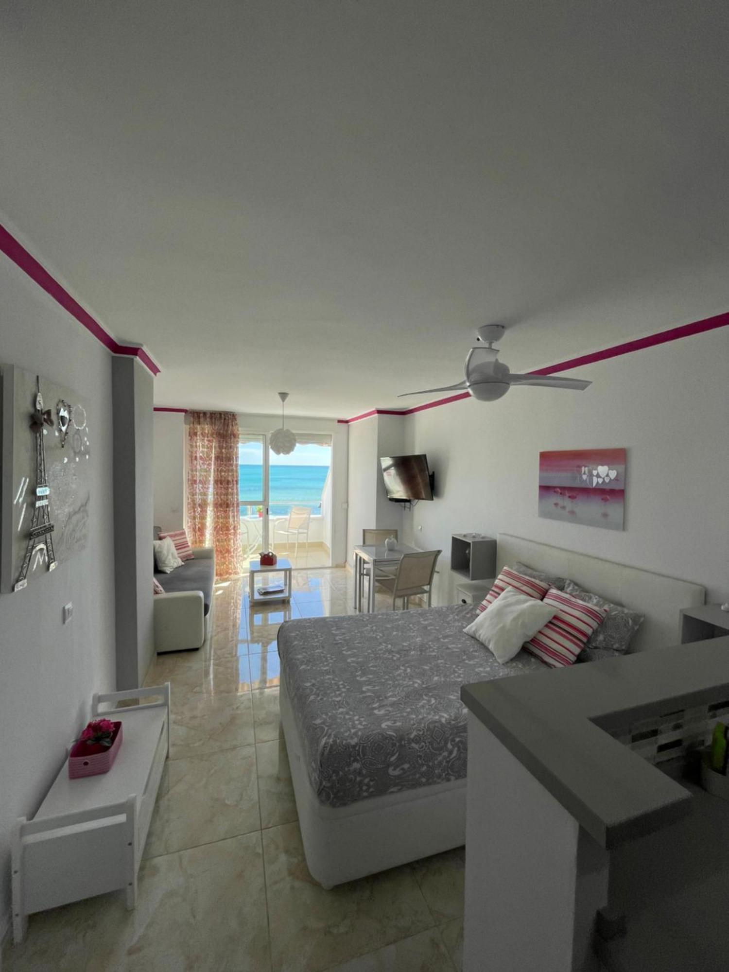 Roca Chica. Studio - First Line Beach Torremolinos Eksteriør bilde