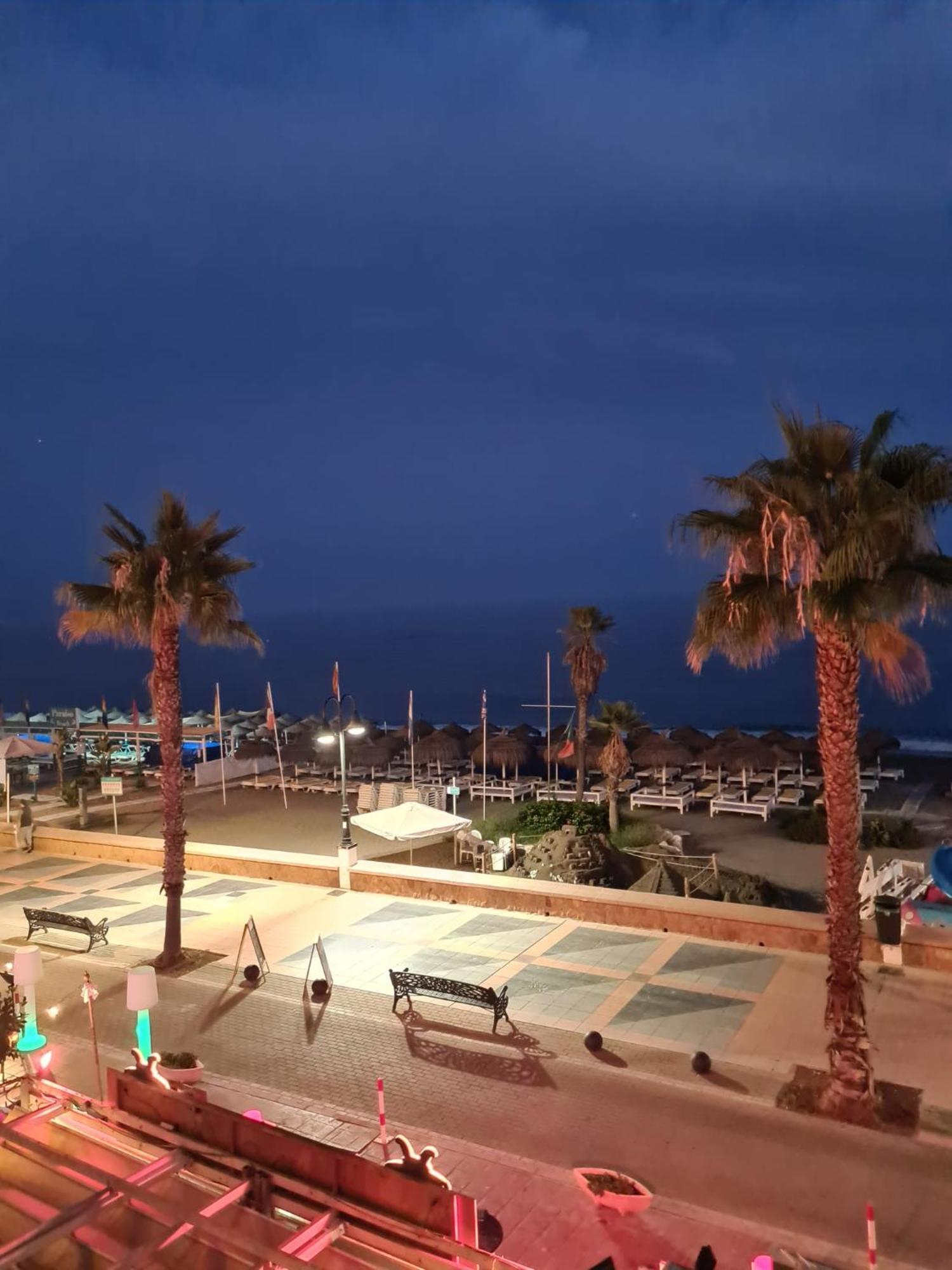 Roca Chica. Studio - First Line Beach Torremolinos Eksteriør bilde